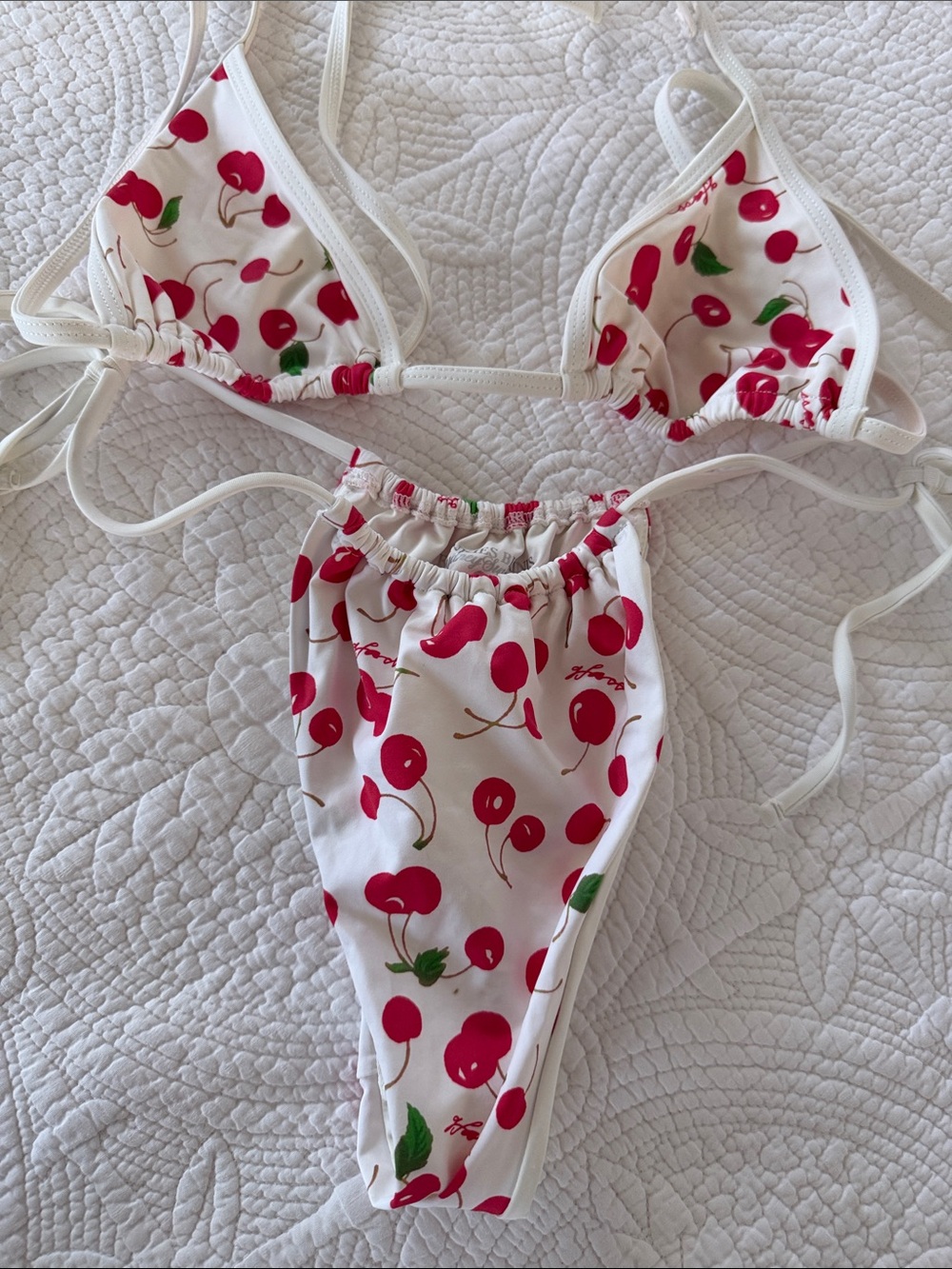New! Frankies Bikinis Sydney Sweeney Tia Bikini Cherry Bomb 31519